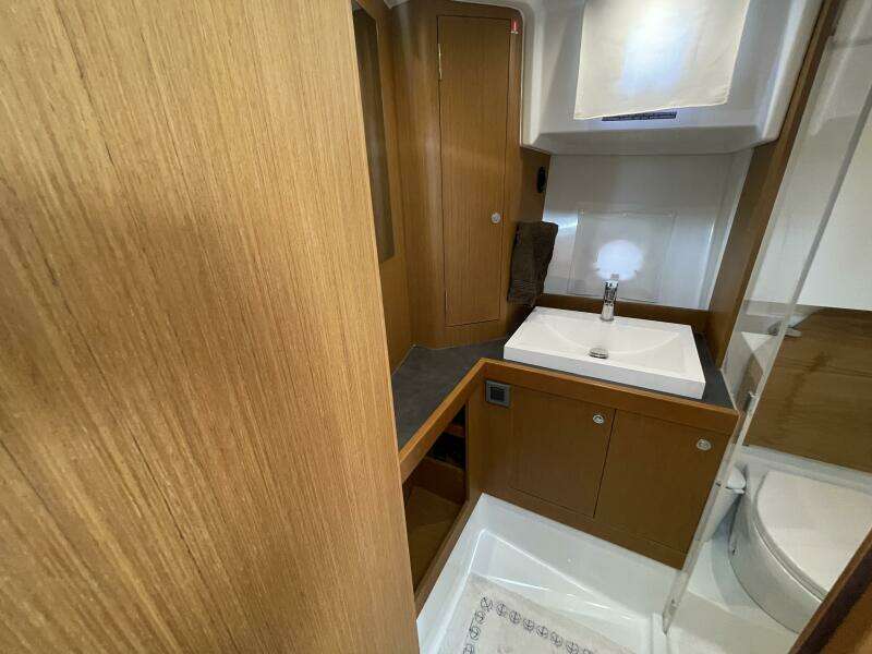 A TO Z 35ft Beneteau Yacht For Sale
