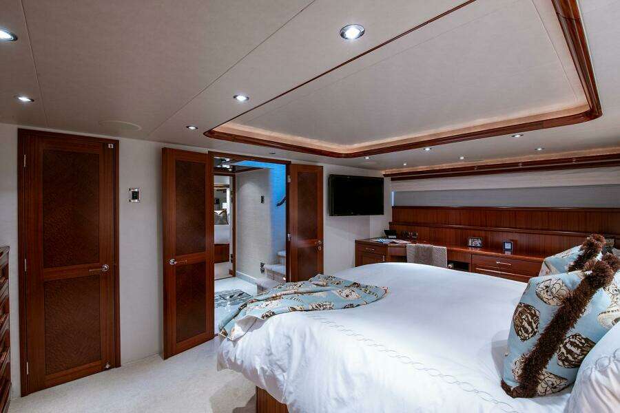 CERCA TROVA 112ft Westport Yacht For Sale