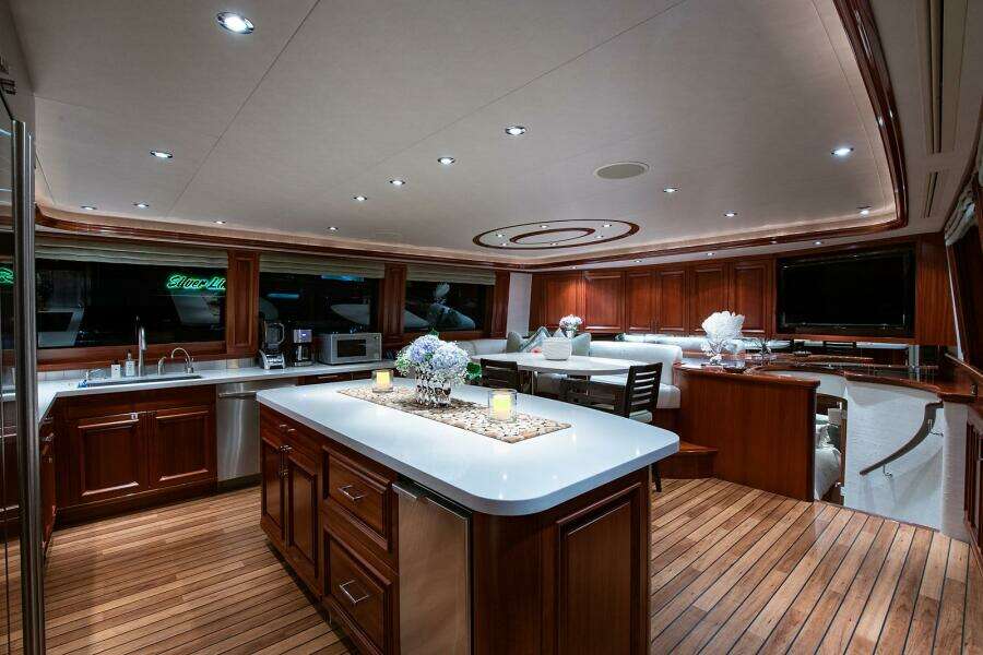 CERCA TROVA 112ft Westport Yacht For Sale