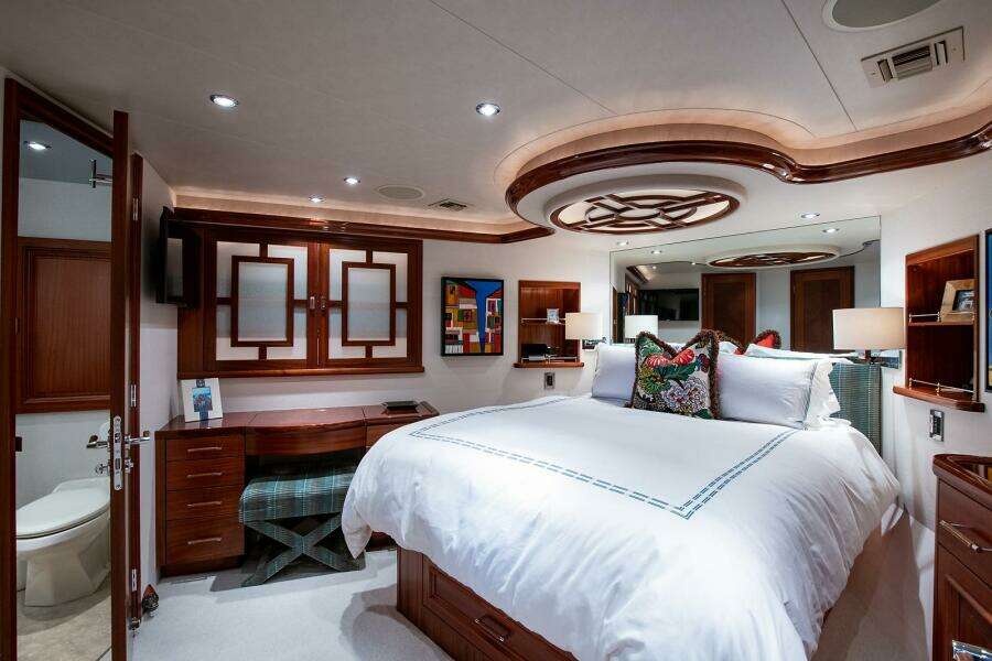CERCA TROVA 112ft Westport Yacht For Sale
