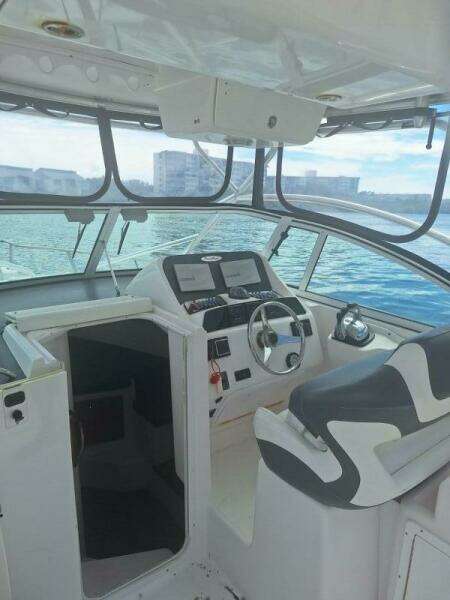 33ft Pro Line Yacht For Sale