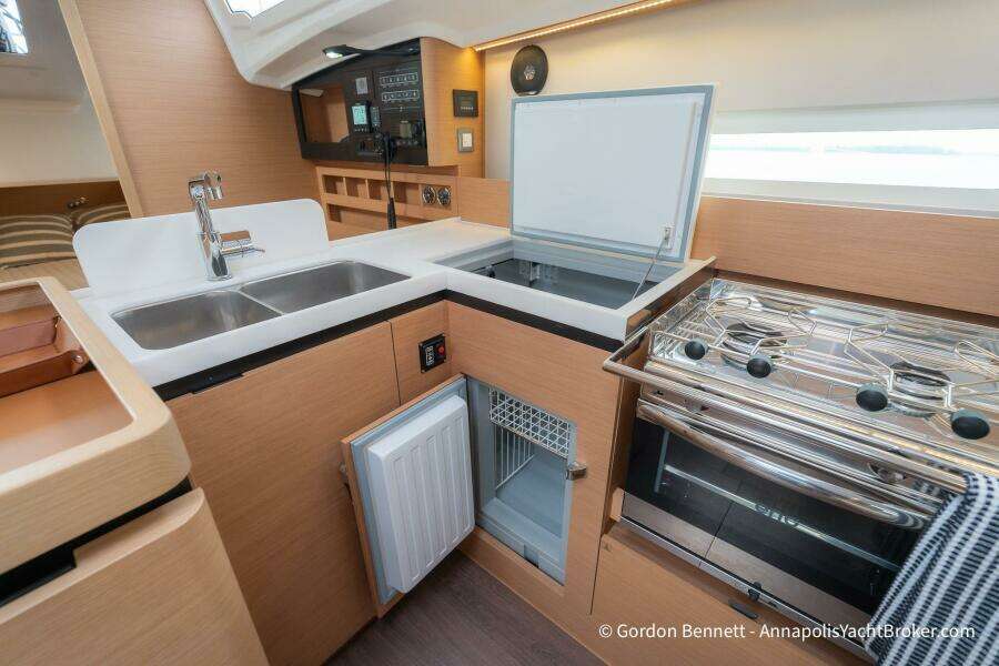 Shatzi 41ft Jeanneau Yacht For Sale