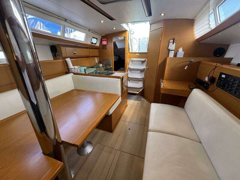 Sea Ranch II 38ft Jeanneau Yacht For Sale