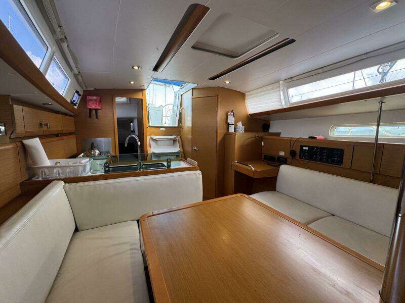 Sea Ranch II 38ft Jeanneau Yacht For Sale