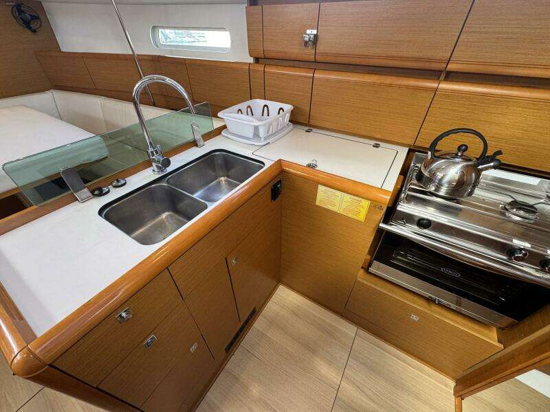 Sea Ranch II 38ft Jeanneau Yacht For Sale