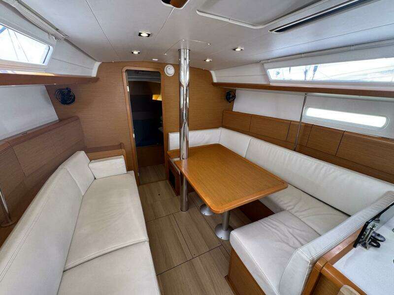 Sea Ranch II 38ft Jeanneau Yacht For Sale