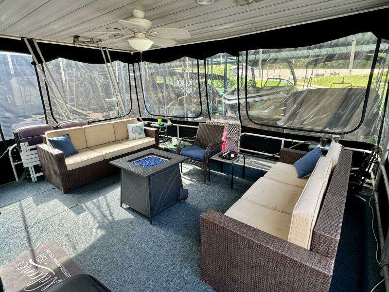 68ft Aqua Chalet Yacht For Sale