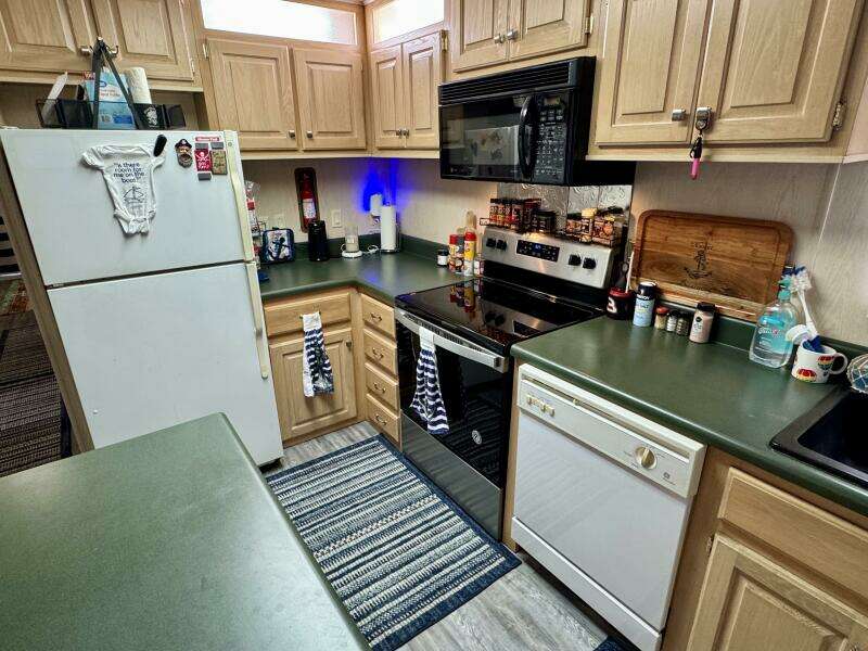 68ft Aqua Chalet Yacht For Sale