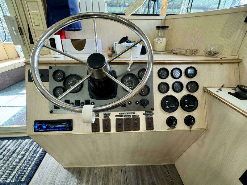 68ft Aqua Chalet Yacht For Sale