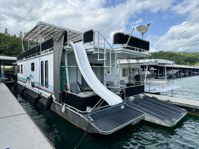 68ft Aqua Chalet Yacht For Sale