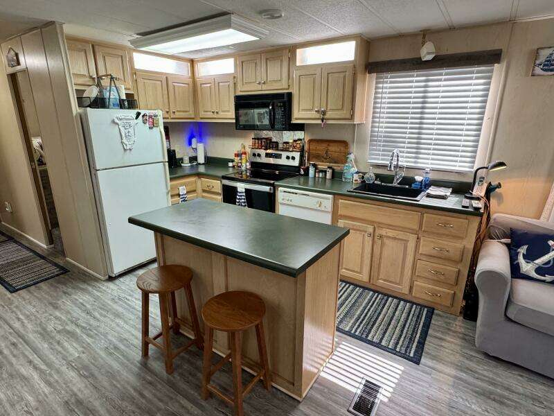 68ft Aqua Chalet Yacht For Sale