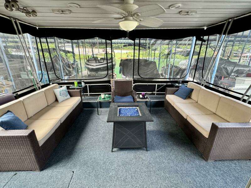 68ft Aqua Chalet Yacht For Sale