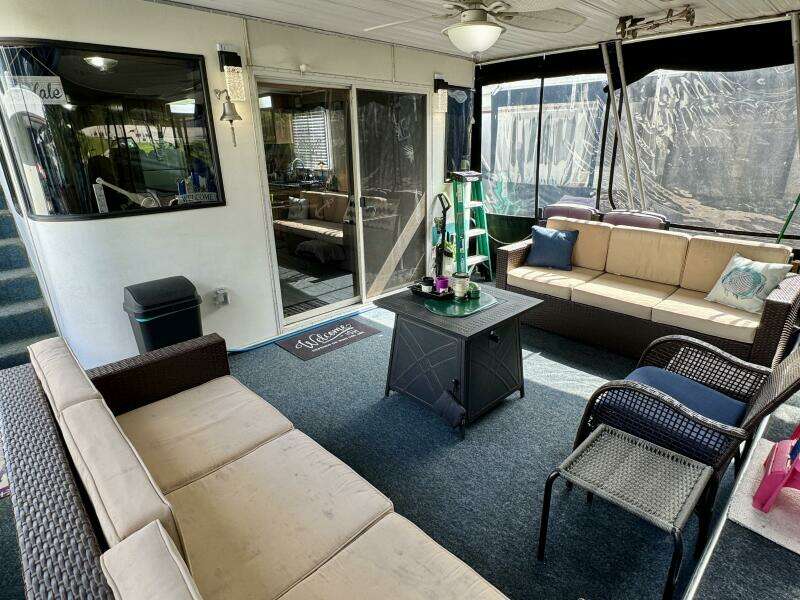 68ft Aqua Chalet Yacht For Sale