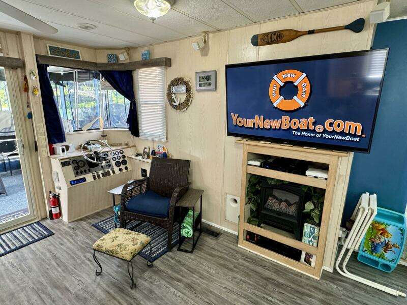 68ft Aqua Chalet Yacht For Sale