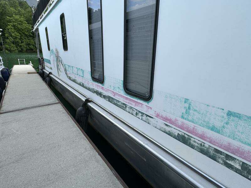 68ft Aqua Chalet Yacht For Sale