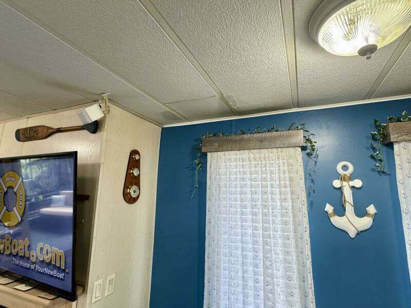 68ft Aqua Chalet Yacht For Sale