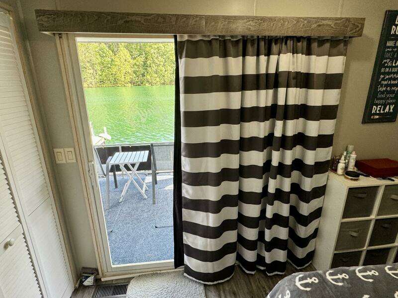 68ft Aqua Chalet Yacht For Sale