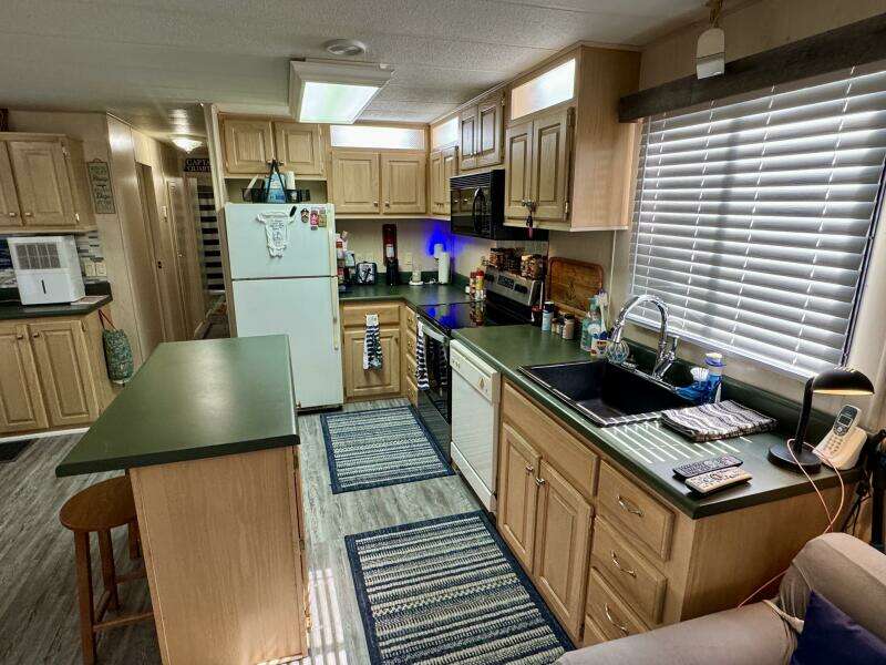 68ft Aqua Chalet Yacht For Sale