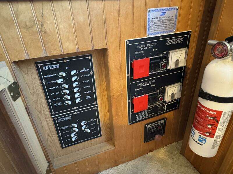 Summer Breeze 37ft Gibson Yacht For Sale Summer Breeze 37ft Gibson Yacht For Sale