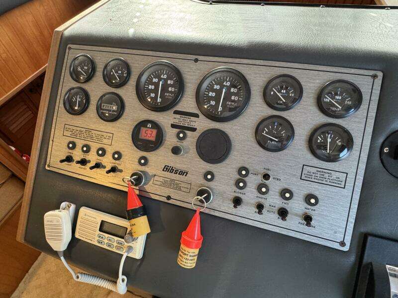 Summer Breeze 37ft Gibson Yacht For Sale Summer Breeze 37ft Gibson Yacht For Sale