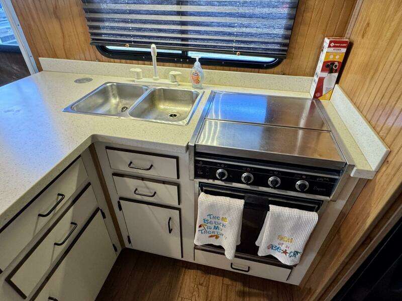 Summer Breeze 37ft Gibson Yacht For Sale Summer Breeze 37ft Gibson Yacht For Sale