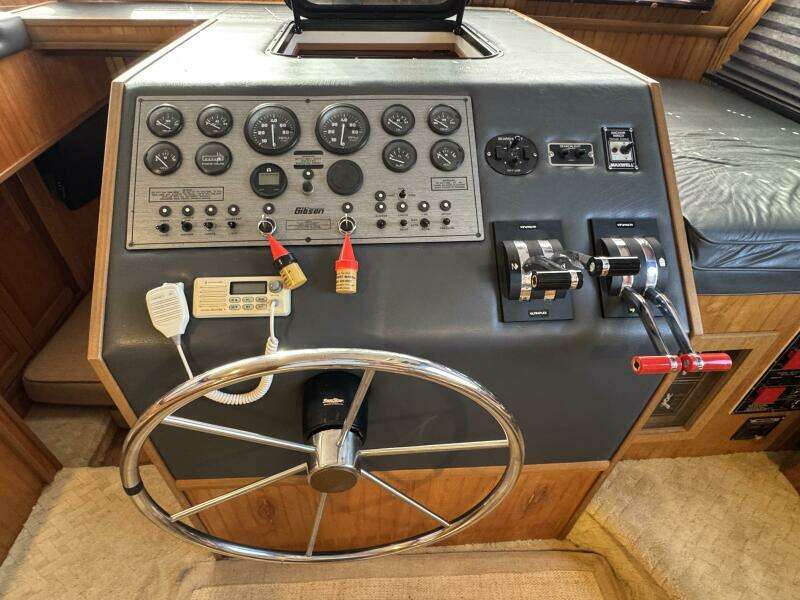 Summer Breeze 37ft Gibson Yacht For Sale Summer Breeze 37ft Gibson Yacht For Sale