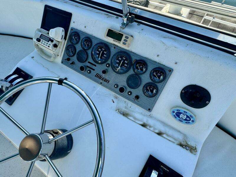 Summer Breeze 37ft Gibson Yacht For Sale Summer Breeze 37ft Gibson Yacht For Sale