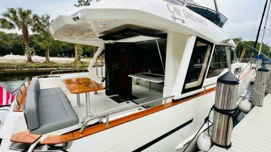 Cay Dreamer 48ft Greenline Yacht For Sale