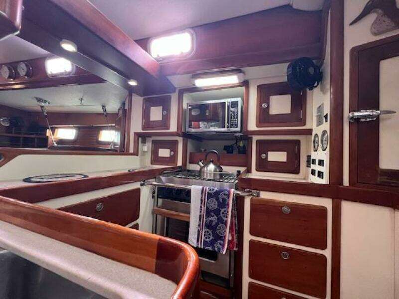 Tumblehome 51ft Little Harbor Yacht For Sale