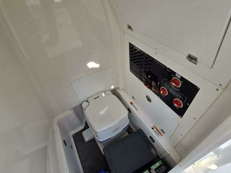 28ft Caymas Yacht For Sale
