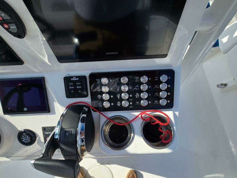 28ft Caymas Yacht For Sale