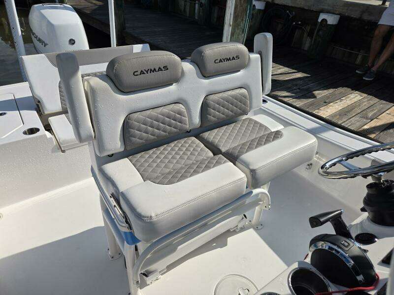 28ft Caymas Yacht For Sale