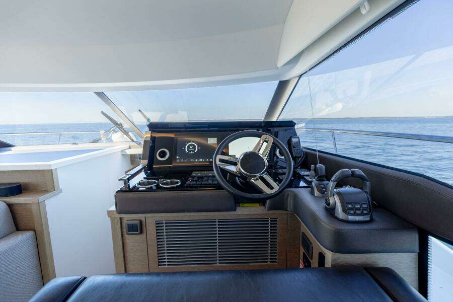 2024 Prestige 520 Fly- SS BELLE VIE- Helm