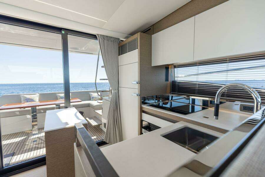 2024 Prestige 520 Fly- SS BELLE VIE- Galley