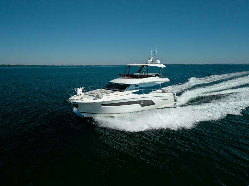 2024 Prestige 520 Fly- SS BELLE VIE- Port Profile