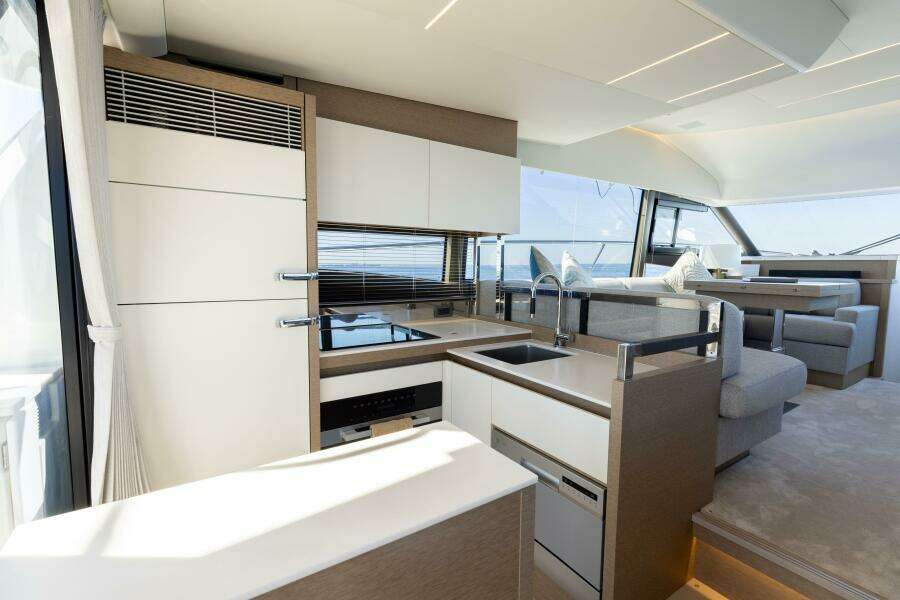 2024 Prestige 520 Fly- SS BELLE VIE- Galley