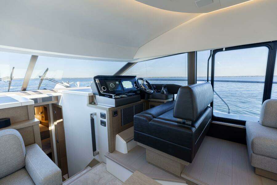 2024 Prestige 520 Fly- SS BELLE VIE- Helm