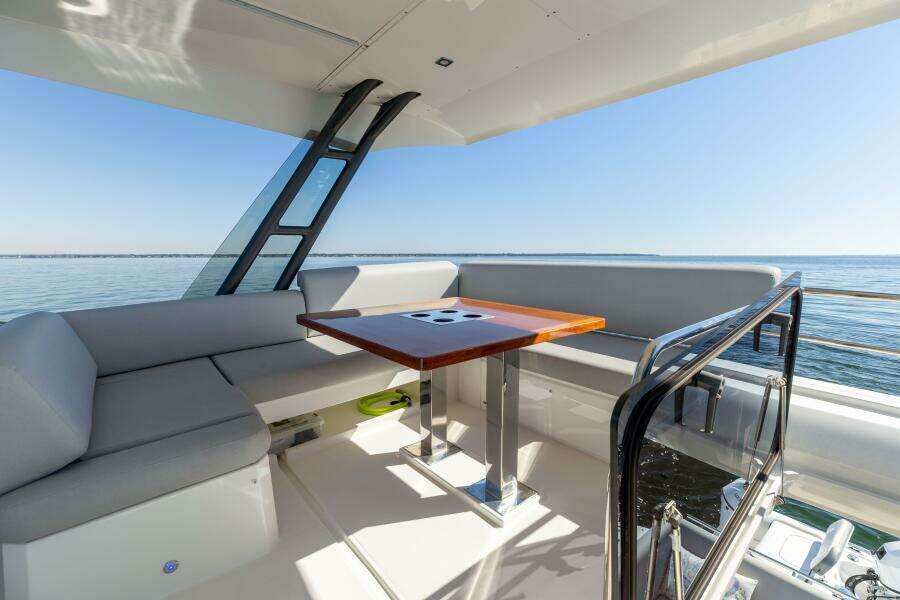 2024 Prestige 520 Fly- SS BELLE VIE- Flybridge