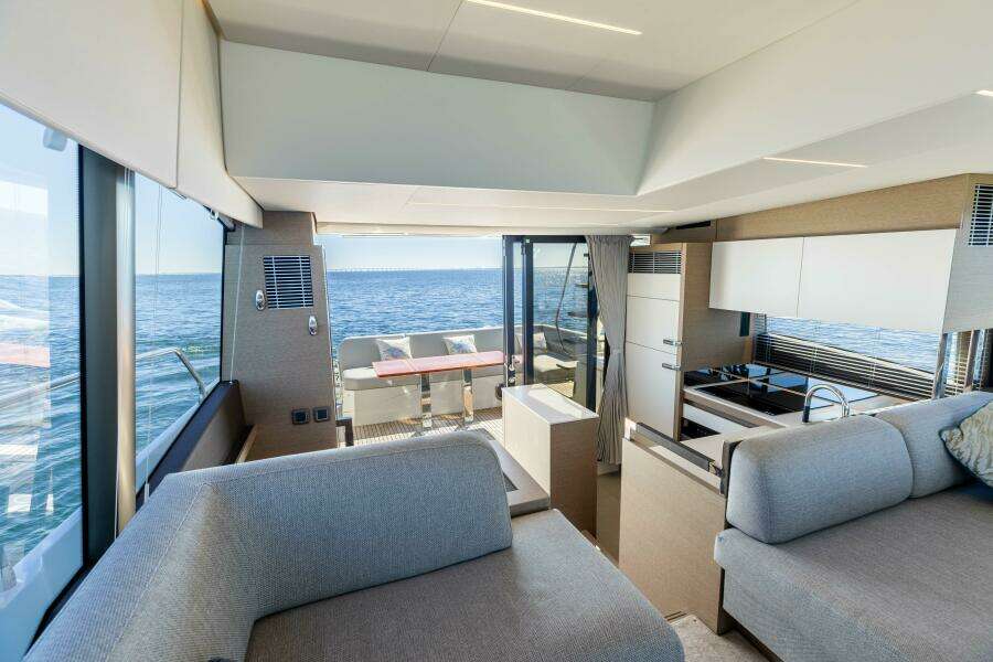 2024 Prestige 520 Fly- SS BELLE VIE- Galley