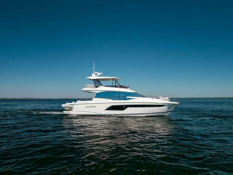 2024 Prestige 520 Fly- SS BELLE VIE- Profile
