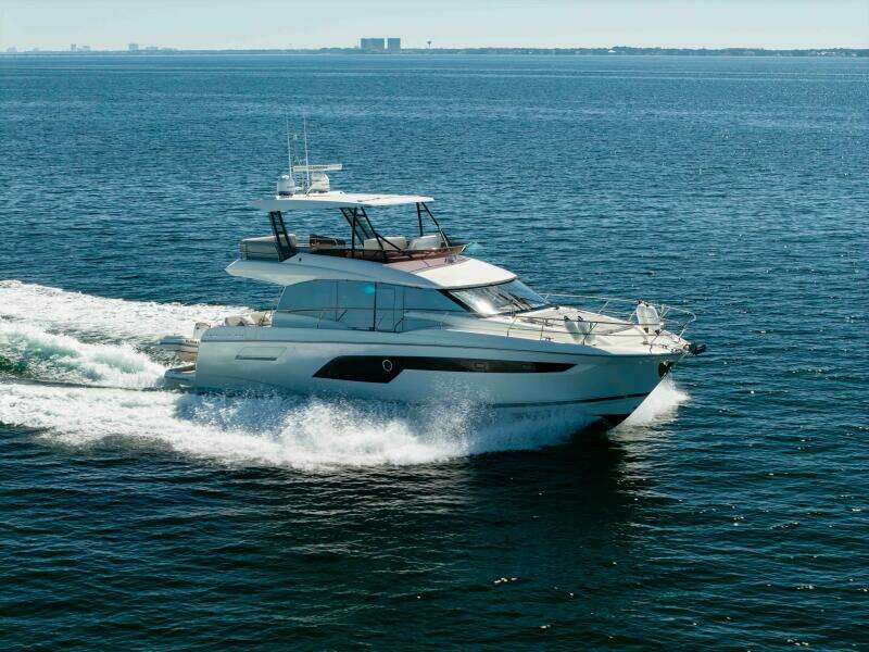 2024 Prestige 520 Fly- SS BELLE VIE- STBD Profile
