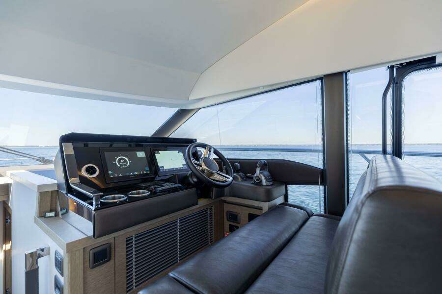 2024 Prestige 520 Fly- SS BELLE VIE- Helm