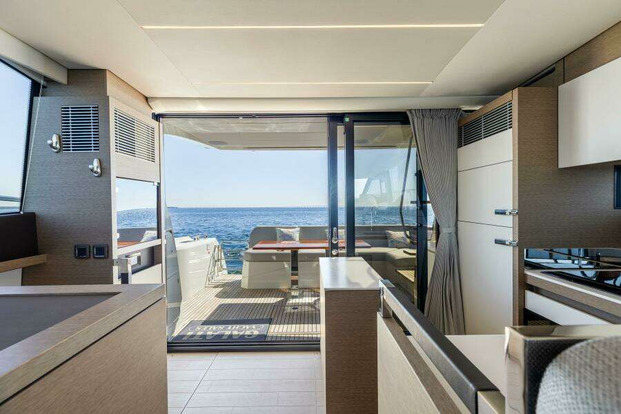 2024 Prestige 520 Fly- SS BELLE VIE- Galley