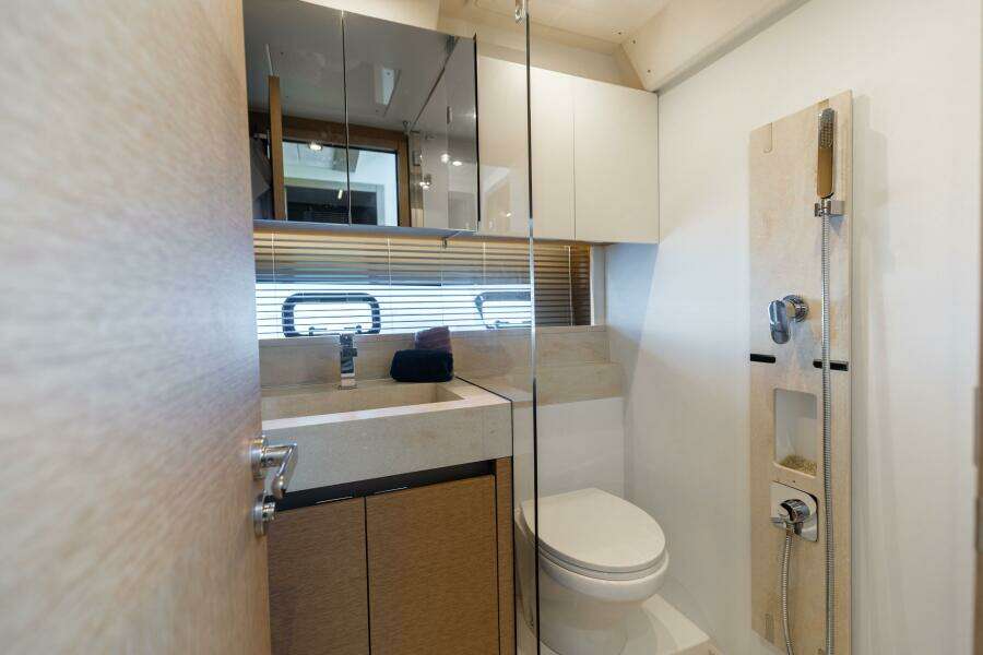 2024 Prestige 520 Fly- SS BELLE VIE- Guest Head