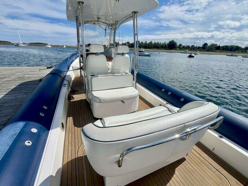 Charlie T  30ft Hunt Yachts Yacht For Sale