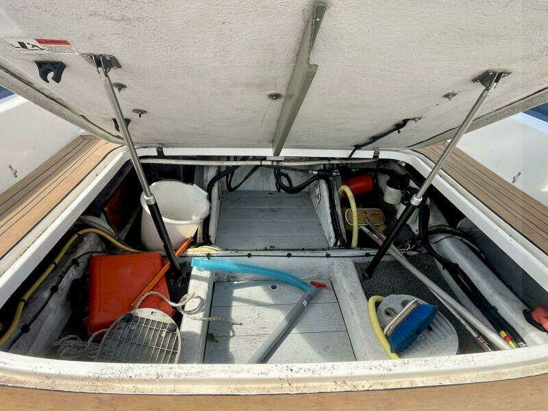 Charlie T  30ft Hunt Yachts Yacht For Sale