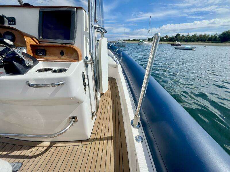 Charlie T  30ft Hunt Yachts Yacht For Sale