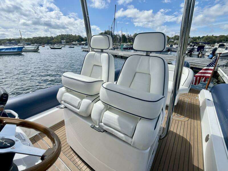 Charlie T  30ft Hunt Yachts Yacht For Sale