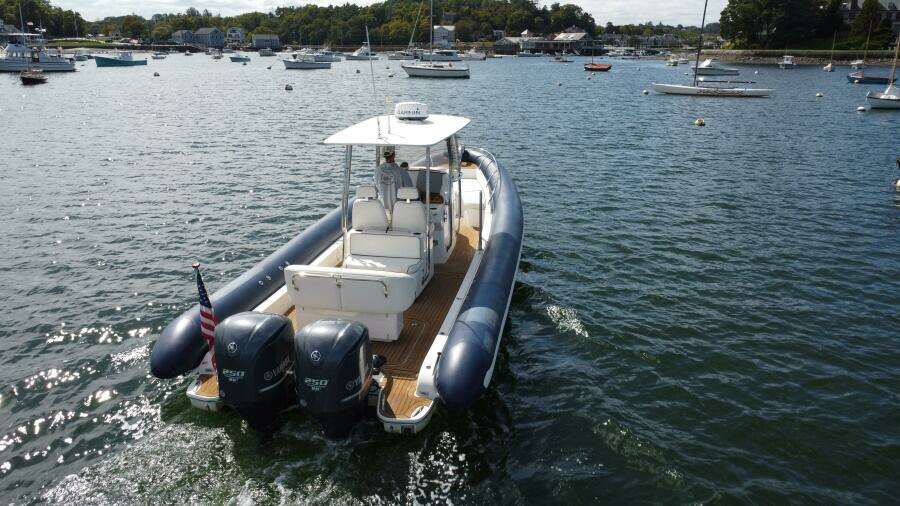 Charlie T  30ft Hunt Yachts Yacht For Sale