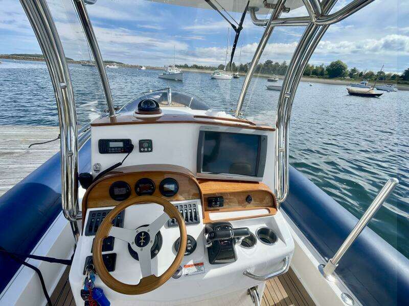 Charlie T  30ft Hunt Yachts Yacht For Sale